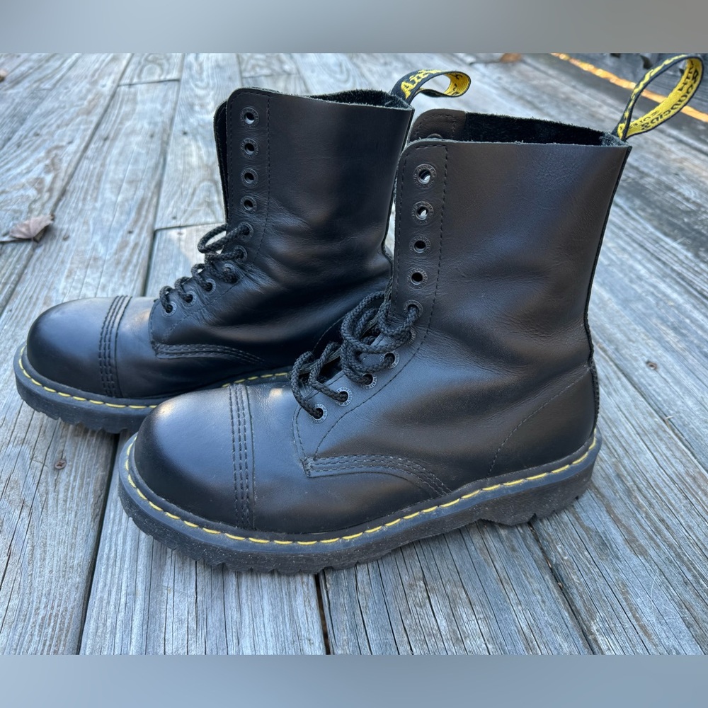 Dr. Martens Men’s Steel Toe Boot - black, 9-hole